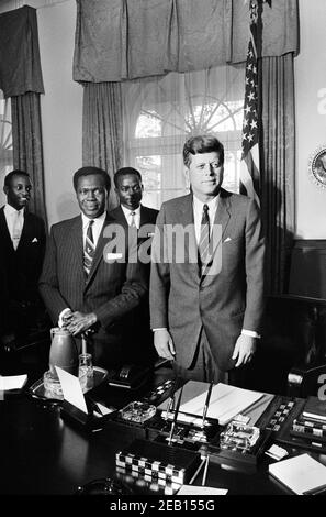 Primo Ministro ugandese Milton Obote con il Presidente degli Stati Uniti John Kennedy, Casa Bianca, Washington, D.C., USA, Warren K. Leffler, 22 ottobre 1962 Foto Stock