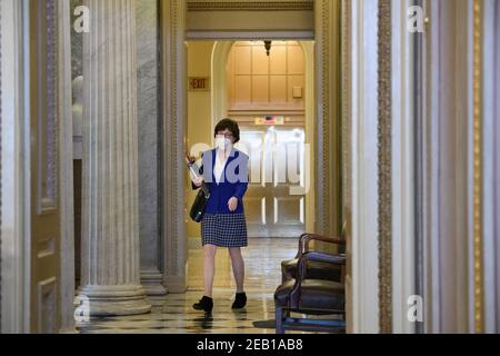 Washington, Stati Uniti. 11 Feb 2021. Il senatore Susan Collins, D-ME, è visto al Campidoglio degli Stati Uniti durante il secondo processo di impeachment dell’ex presidente degli Stati Uniti Donald Trump a Washington, DC, il 11 febbraio 2021. (Foto di Pool/Sipa USA) Credit: Sipa USA/Alamy Live News Foto Stock