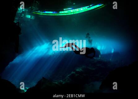 Immersione nel El Eden denote vicino Playa del Carmen sulla Riviera Maya nello Yucatan, Messico. Foto Stock