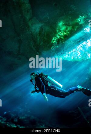 Immersione nel El Eden denote vicino Playa del Carmen sulla Riviera Maya nello Yucatan, Messico. Foto Stock