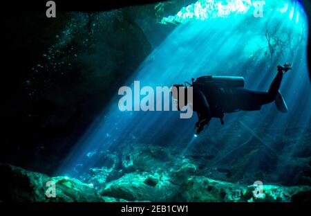 Immersione nel El Eden denote vicino Playa del Carmen sulla Riviera Maya nello Yucatan, Messico. Foto Stock