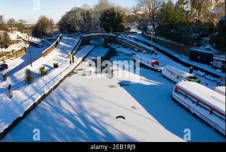 Linlithgow Union canale bacino congelato, Manse Road, Linlithgow. Foto Stock