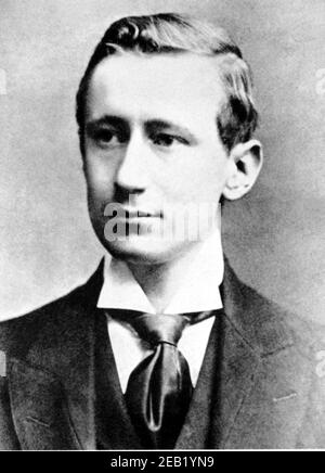 1896, ITALIA: Il fisico italiano GUGLIELMO MARCONI (1874-1937) a 22 anni, inventore di apparecchiature radio, Premio NOBEL nel 1909 per fisica - INVENTORE - FISICA - FISICO - RADIO - TELEGRAFO SENZA FILI - inventore - TIE - cravatta - SCIENZIATO - SCIENZIATO - personalità celebrità da giovani - celebrità personaggi personalità quando era giovane --- Archivio GBB Foto Stock