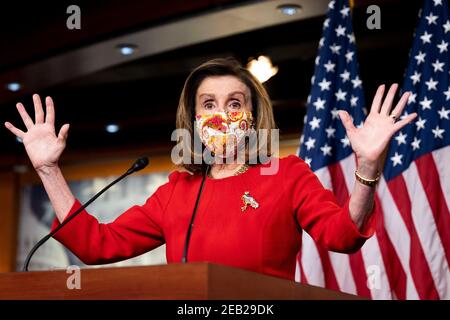 Washington, Distretto di Columbia, Stati Uniti. 11 Feb 2021. La speaker NANCY PELOSI (D-CA) parla durante la conferenza stampa settimanale. Credit: Michael Brochstein/ZUMA Wire/Alamy Live News Foto Stock