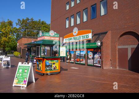 Old Town Trolley Tours del terminal di Boston al 200 di Atlantic Avenue a Long Wharf nel centro di Boston, Massachusetts ma, Stati Uniti. Foto Stock