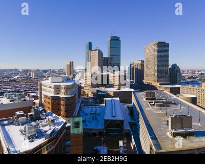 Il moderno skyline della città di Boston Back Bay, che comprende la Prudential Tower e il Four Season Hotel in One Dalton Street a Boston, Massachusetts, Massachusetts, Stati Uniti. Foto Stock