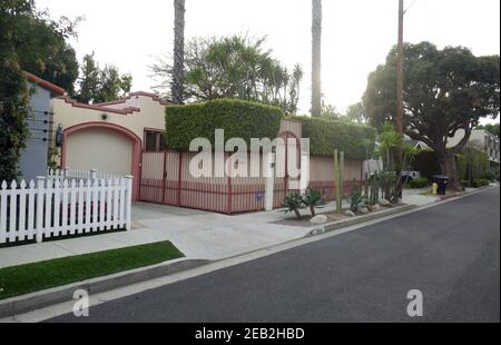 West Hollywood, California, USA 11 febbraio 2021 UNA visione generale dell'atmosfera di ex casa di Singer Dolly Parton e l'attrice Natalie Wood al 9069 Harland Avenue il 11 febbraio 2021 a West Hollywood, California, USA. Foto di Barry King/Alamy Stock foto Foto Stock