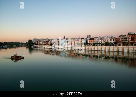 mattina presto sul fiume guadalquivir Foto Stock