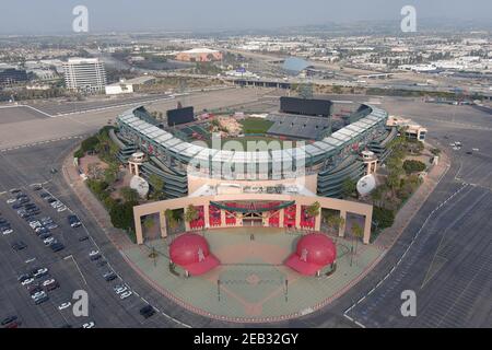 Una vista aerea dell'Angel Stadium di Anahiem, mercoledì 10 febbraio 2021, ad Anaheim, Calif. Foto Stock