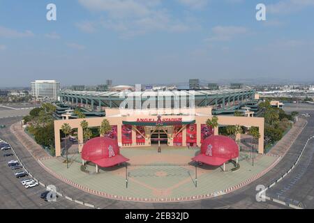 Una vista aerea dell'Angel Stadium di Anahiem, mercoledì 10 febbraio 2021, ad Anaheim, Calif. Foto Stock