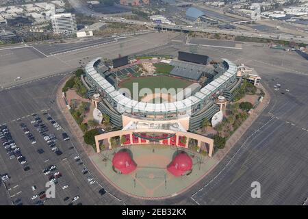 Una vista aerea dell'Angel Stadium di Anahiem, mercoledì 10 febbraio 2021, ad Anaheim, Calif. Foto Stock