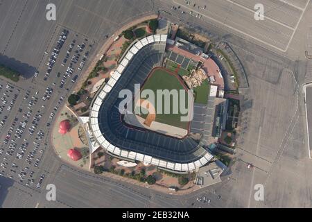 Una vista aerea dell'Angel Stadium di Anahiem, mercoledì 10 febbraio 2021, ad Anaheim, Calif. Foto Stock