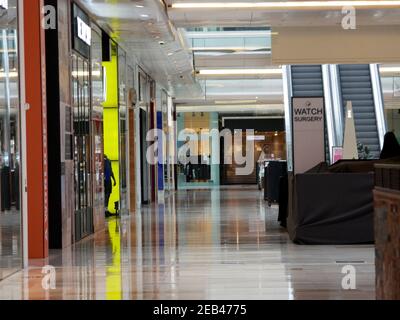 Empty Westfield, White City durante il blocco in corso Foto Stock