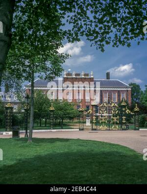 2000 GIARDINI STORICI DI KENSINGTON PALACE LONDRA INGHILTERRA REGNO UNITO Foto Stock