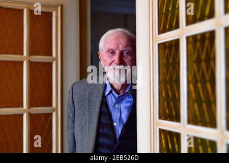 File photo datato 23 dicembre 2019 di Benjamin Orenstein durante una sessione fotografica a Lione, Francia. Benjamin Orenstein, uno degli ultimi sopravvissuti della Shoah, ex presidente dell'associazione dei sopravvissuti di Auschwitz, ha dedicato gran parte della sua vita a raccontare alle nuove generazioni l'orrore della Shoah. Morì all'età di 94 anni, mercoledì 10 febbraio 2021 a Lione. Foto Soudan e/ANDBZ/ABACAPRESS.COM Foto Stock