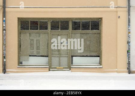 Potsdam, Germania. 07 febbraio 2021. Un negozio vuoto (M) in Brandenburg Street nel centro città. Credit: Soeren Stache/dpa-Zentralbild/ZB/dpa/Alamy Live News Foto Stock