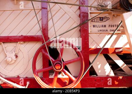 Trebbiatura del grano nella fattoria di Somerset Foto Stock