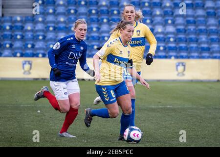 Broendby, Danimarca. 11 Feb 2021. Theresa Nielsen (8) di Broendby SE visto durante il Women's Champions League Round del 32 tra Broendby IF e Valerenga IF al Broendby Stadium di Brondby, Danimarca. (Photo Credit: Gonzales Photo/Alamy Live News Foto Stock