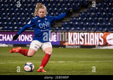 Broendby, Danimarca. 11 Feb 2021. Ingibjorg Sigurdardottir (11) di Valerenga SE visto durante il Women's Champions League Round del 32 partita tra Broendby IF e Valerenga SE al Broendby Stadium di Brondby, Danimarca. (Photo Credit: Gonzales Photo/Alamy Live News Foto Stock