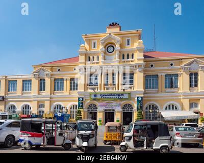 L'edificio principale dell'ufficio postale a Phnom Penh, Cambogia, originariamente costruito dai francesi durante l'epoca coloniale. Foto Stock