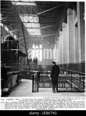 Battersea Power Station - la turbina Hall, vista dal suolo che mostra le turbine giganti - 1933 Foto Stock