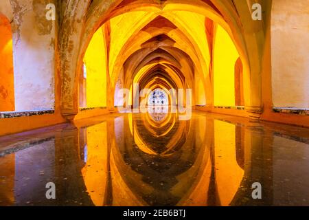 Bagni presso il Real Alcazar Palace di Siviglia in Andalusia, Spagna Foto Stock