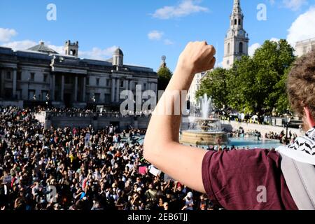 LONDRA - 20 GIUGNO 2020: La protesta contro Trafalgar Square per le vite nere. Foto Stock