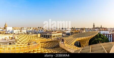 Panorama dalla Parasol Metropolitan Area di Siviglia, Andalusia, Spagna Foto Stock