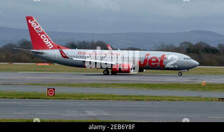 File foto datata 13/1/2020 di un aereo Jet2 che atterra all'aeroporto di Manchester. La compagnia aerea ha sfruttato gli investitori per £422 milioni in un'offerta per sostenere le sue finanze in mezzo alla cancellazione continua dei voli. La società con sede a Leeds ha visto le azioni crolli di valore il venerdì mattina dopo aver aumentato i fondi attraverso un collocamento di azioni e abbonamenti. Data di emissione: Venerdì 12 febbraio 2021. Foto Stock