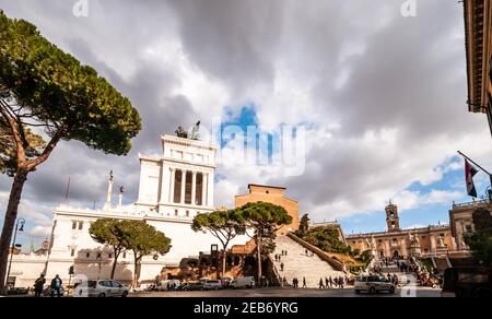 Il monumento a Vittorio Emanuele II sul Campidoglio a Roma nel Lazio Foto Stock