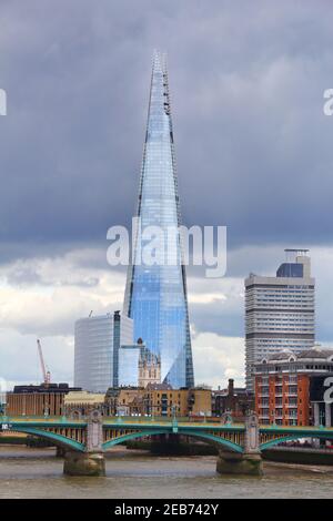 LONDRA, Regno Unito - 23 APRILE 2016: Grattacielo Shard a Londra, Regno Unito. L'edificio alto 309 metri e' il piu' alto del Regno Unito. Foto Stock