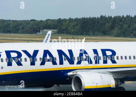 WEEZE, NRW, GERMANIA - 10 SETTEMBRE 2018: Aereo della compagnia aerea Ryanair sulla pista dell'aeroporto di Weeze. Foto Stock