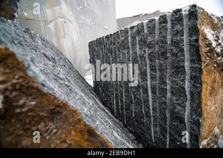 blocchi di granito estratti da una cava Foto Stock