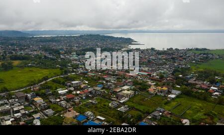 Vista aerea della città di Marawi situata sulla riva del lago Lanao restaurato dopo l'attacco di terroristi nel 2017. Lanao del sur, Filippine. Foto Stock