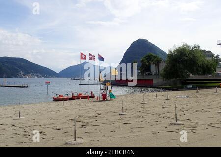 Lugano, Svizzera - 21 maggio 2018: Spiaggia del lido della città Foto Stock