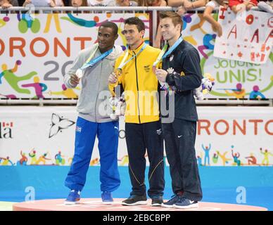 Toronto Panam Games 2015: Cerimonia di Medaglia per le barre parallele in uomini artistici ginnici. Primo posto Jossimar Calvo Moreno dalla Colombia, secondo plac Foto Stock