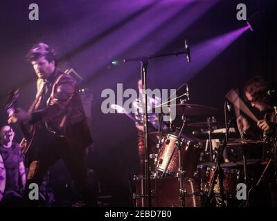 Jamie Reynolds dei Klaxons che si esibisce dal vivo sul palco The Hackney Oslo a Londra Foto Stock