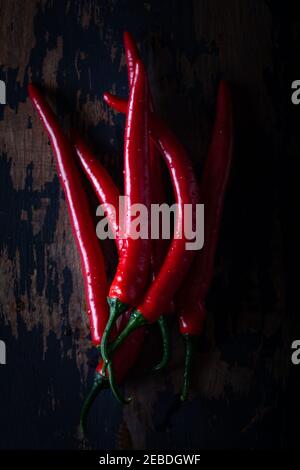 Il mucchio di peperoncini rossi caldi. Primo piano. Cibo sfondo. Foto Stock