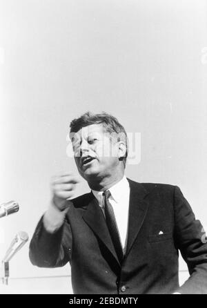 Campagna del Congresso: Monessen, Pennsylvania, rally. Il presidente John F. Kennedy ha espresso le sue osservazioni a un raduno della campagna del Congresso a Monessen, Pennsylvania. Foto Stock