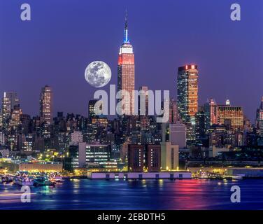 2001 STORICO EMPIRE STATE BUILDING MIDTOWN SKYLINE HUDSON RIVER MANHATTAN NEW YORK CITY STATI UNITI Foto Stock