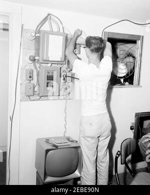 White House Army Signal Agency (WHASA) personale e strutture, Cape Cod, Otis Air Force base, e a bordo di Marlin. ST190/61. Edificio a Hyannisport, Massachusetts. [Fotografia di Harold Sellers] Foto Stock