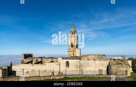 Una vista sulla Chiesa di Santa Maria in Medina-Sidonia In Andalusia Foto Stock