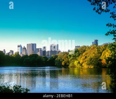 2001 STORICO SKYLINE DI MIDTOWN LAKE CENTRAL PARK MANHATTAN NEW YORK CITTÀ STATI UNITI Foto Stock