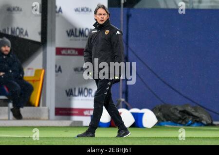 Bologna, Italia. 12 Feb 2021. Filippo Inzaghi (Coach Benevento Calcio) durante il FC Bologna vs Benevento Calcio, Serie calcistica Italiana A match a Bologna, Febbraio 12 2021 Credit: Independent Photo Agency/Alamy Live News Foto Stock