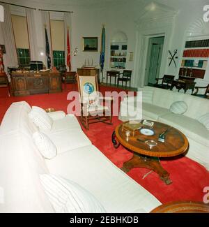 Funerale di Stato del presidente Kennedy: White House, ridecorato Oval Office con il presidente Kennedyu0027s effetti. Vista del recentemente ristrutturato Oval Office della Casa Bianca, con il defunto presidente John F. Kennedyu2019s effetti. Washington, D.C. Foto Stock