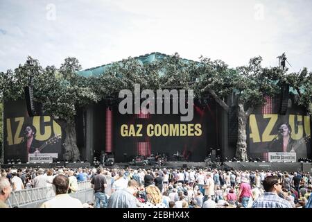 Gaz Coombes si esibisce sul palco al Barclaycard British Summer Time (BST) Festival di Hyde Park, Londra Foto Stock