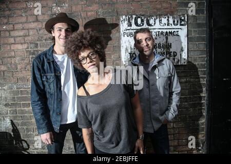 Chastity Brown si esibisce sul palco presso l'iconico Club 100 In Oxford Street di Londra Foto Stock