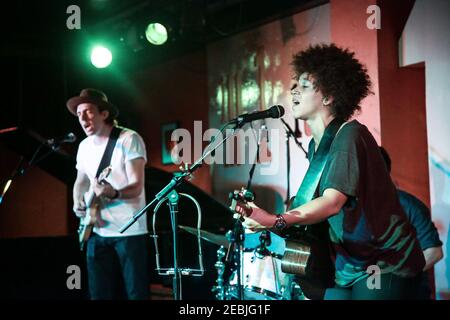 Chastity Brown si esibisce sul palco presso l'iconico Club 100 In Oxford Street di Londra Foto Stock