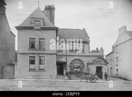 Northern Bank, Mohill, Co. Leitrim (21819484282) (tagliato). Foto Stock