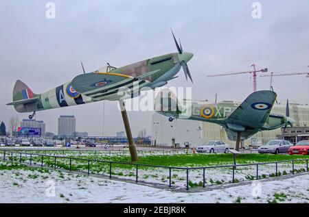 Londra, Regno Unito - 09 febbraio 2007: Due aerei Spitfire Fighter al Royal Air Force Museum di Londra, Regno Unito. Foto Stock